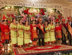 Adat Karo dan Toraja Iringi Pernikahan Tamelia-Wishful